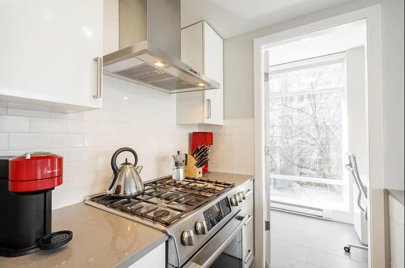 Urban Comfort Central 2Br Apartment With City Views Vancouver